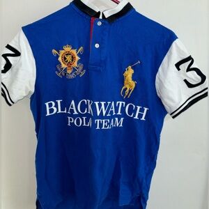 Worn about three times for a banquet. haven’t worn it since